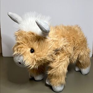 Fluffy Highland Cow Tan and White Plush Toy
With zippered pocket on side